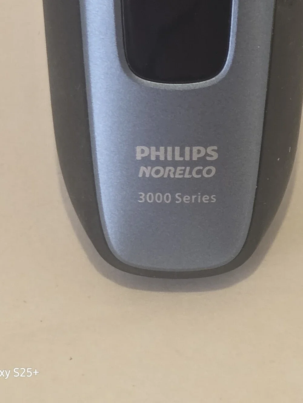 PHILLIPS NORELCO Series 3000 Shaver with Charger - Works Tested